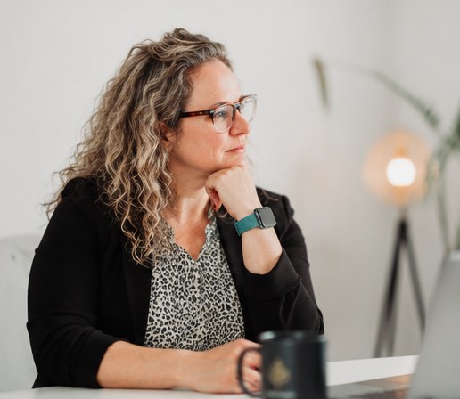 Sabrina Tessier à son bureau
